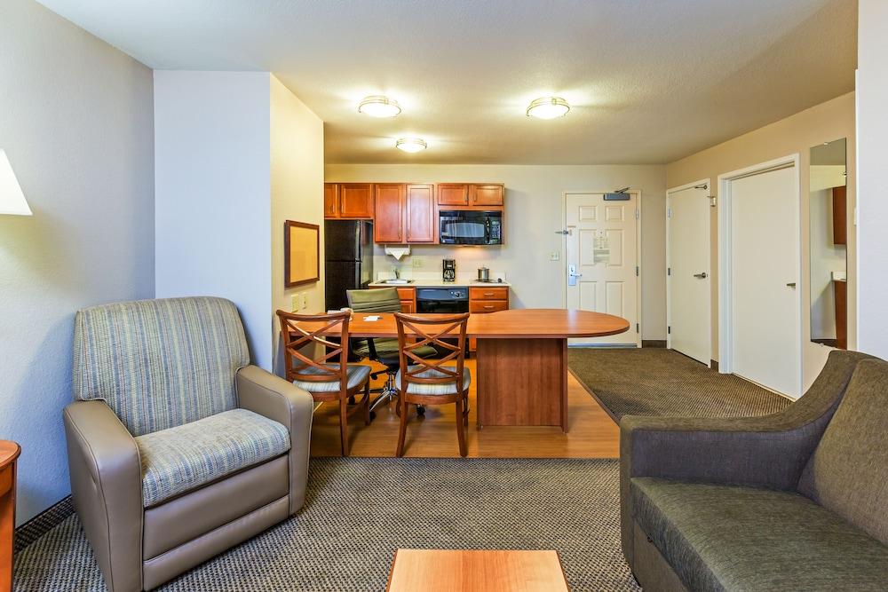 Candlewood Suites Owasso by IHG photo 8