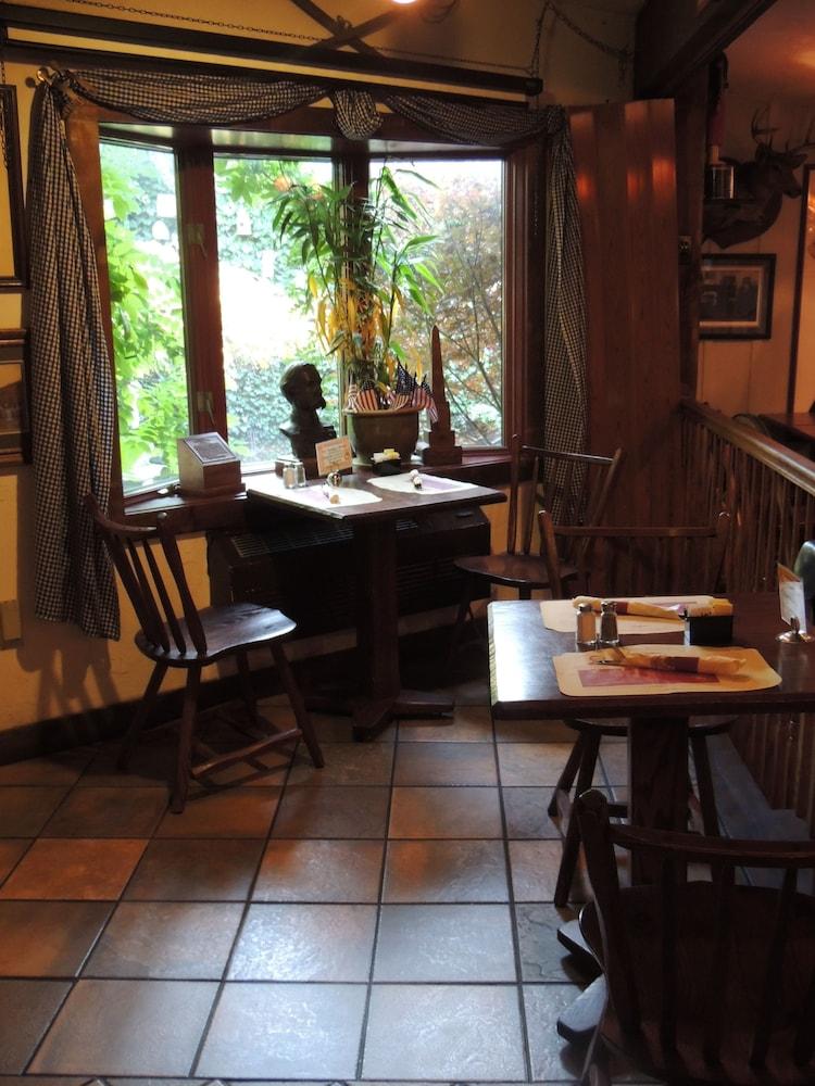 Historic Farnsworth House Inn photo 10