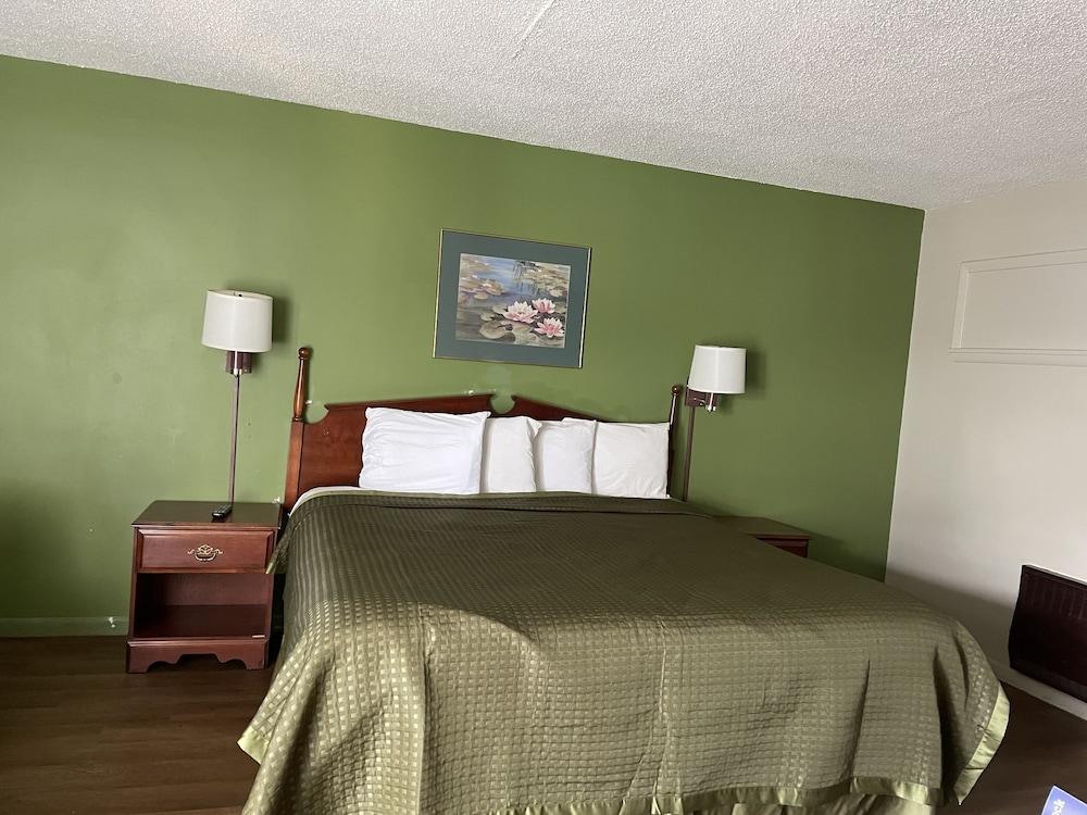 Gas Lite Motel photo 27