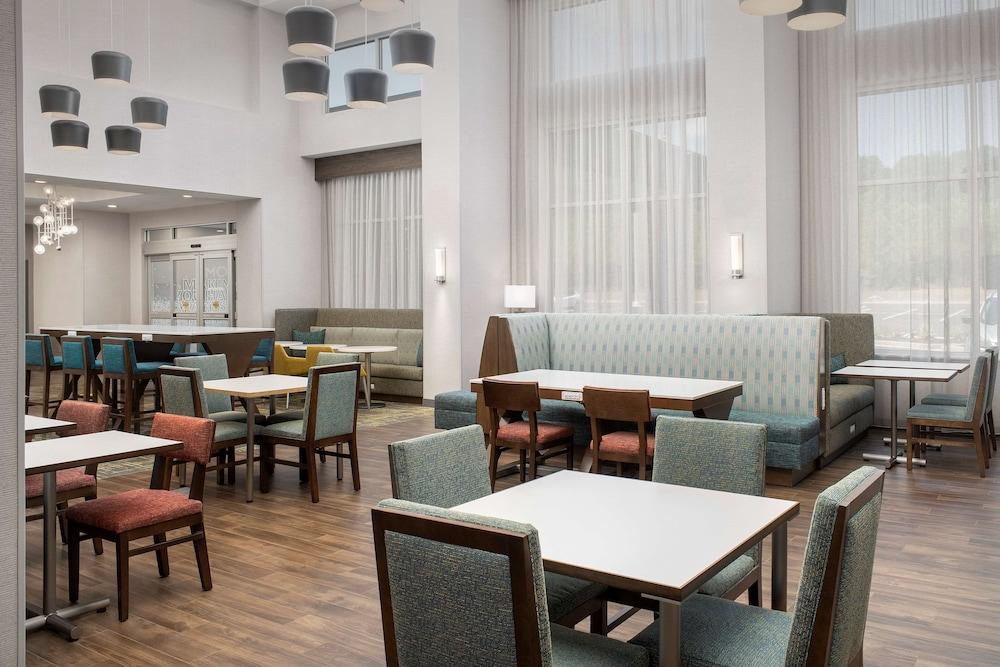 Hampton Inn & Suites Lexington Columbia photo 2