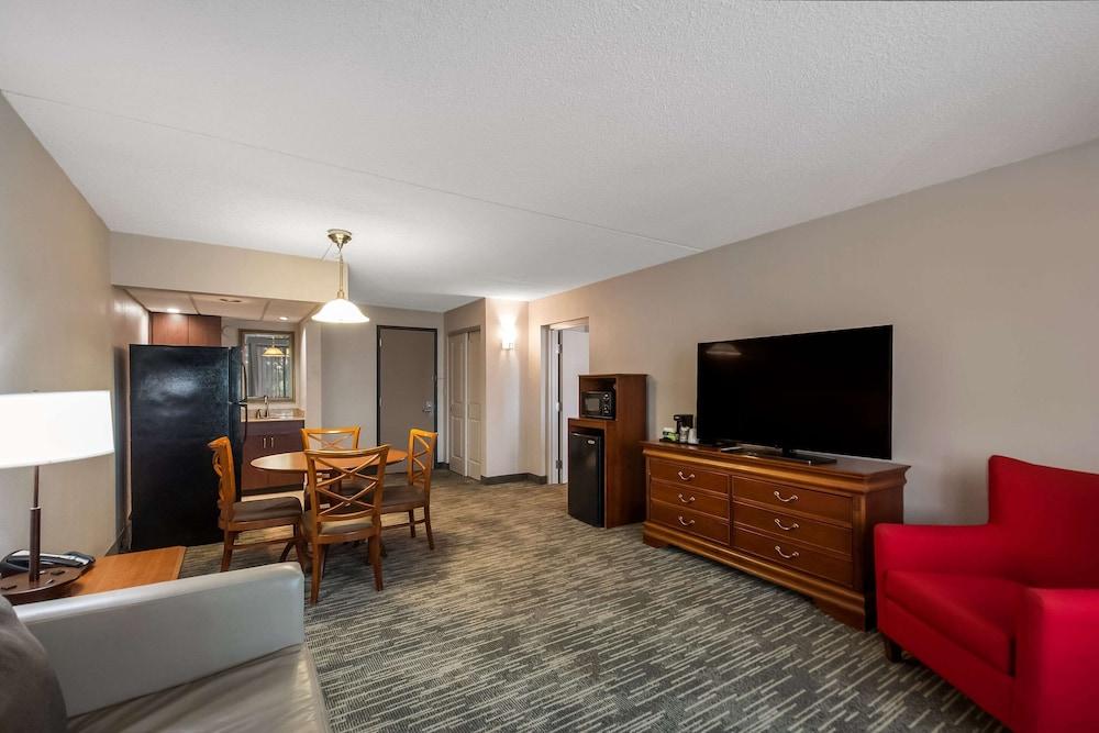 Country Inn & Suites by Radisson, Fredericksburg South (I-95), VA photo 59