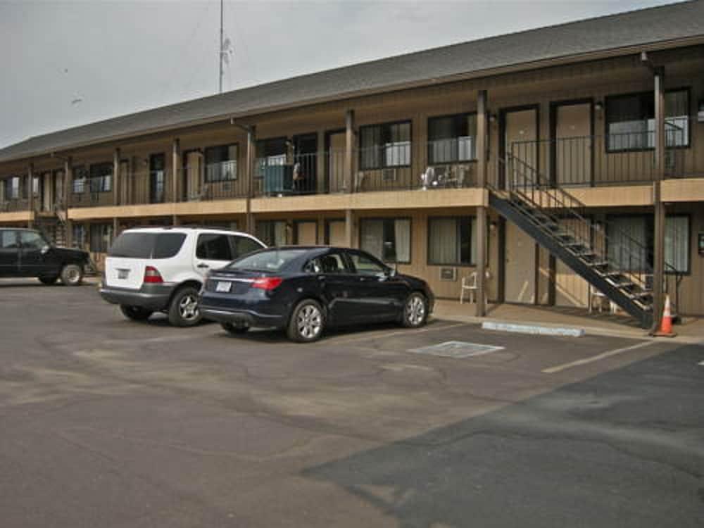 Red Lion Inn & Suites La Pine photo 13