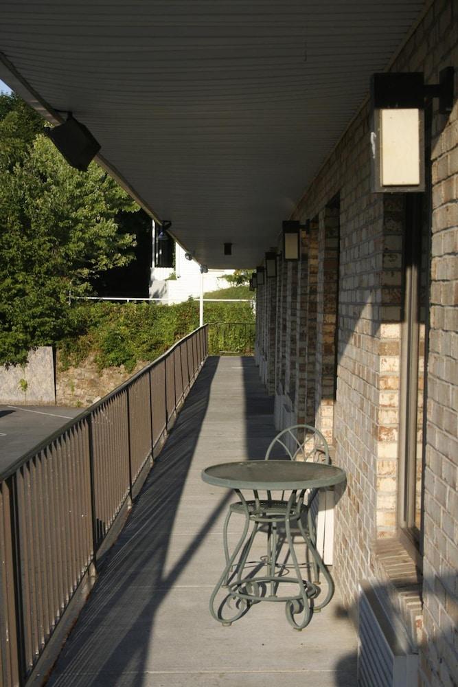 Relax Inn Motel photo 3