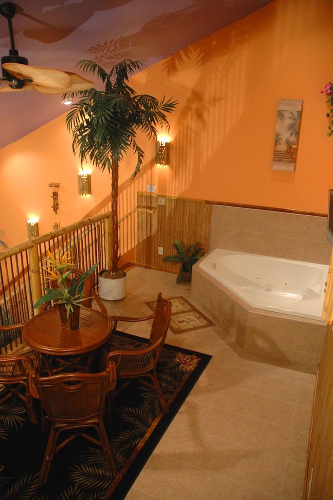 Wildwood Inn Tropical Dome & Theme Suites photo 39