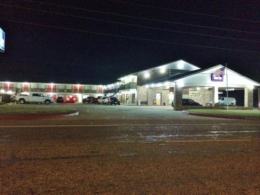 Travel Inn & Suites photo 33