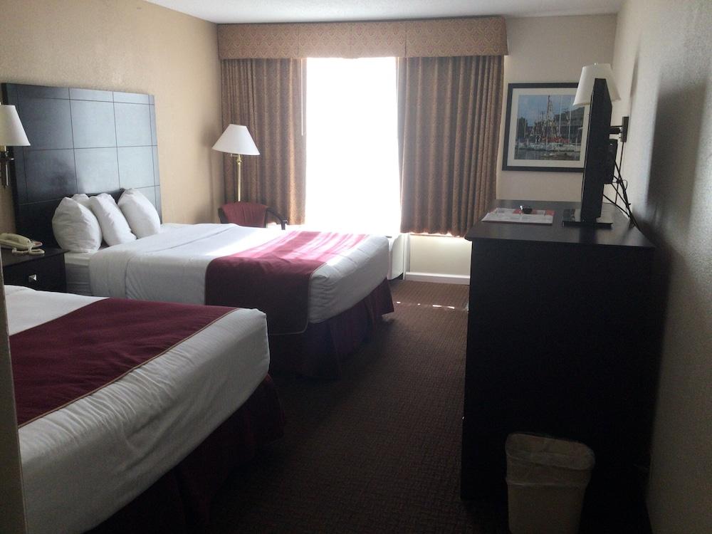 Quality Inn & Suites photo 10