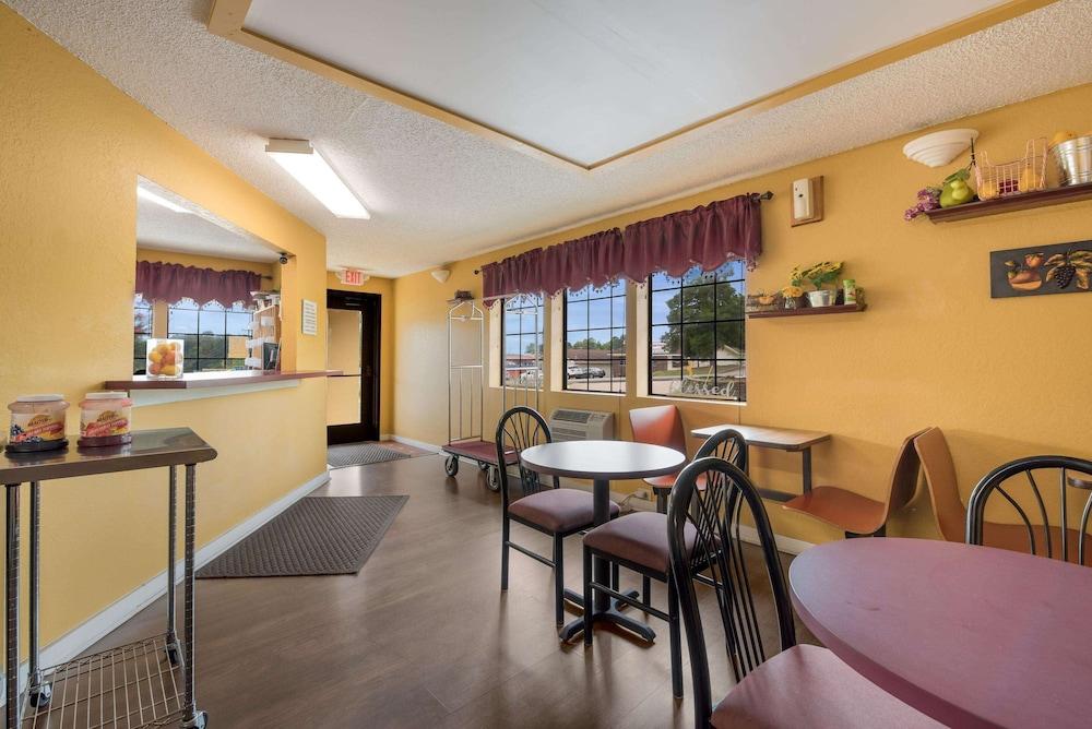 Rodeway Inn Benton photo 10