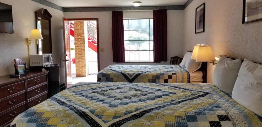 Americas Inn photo 16