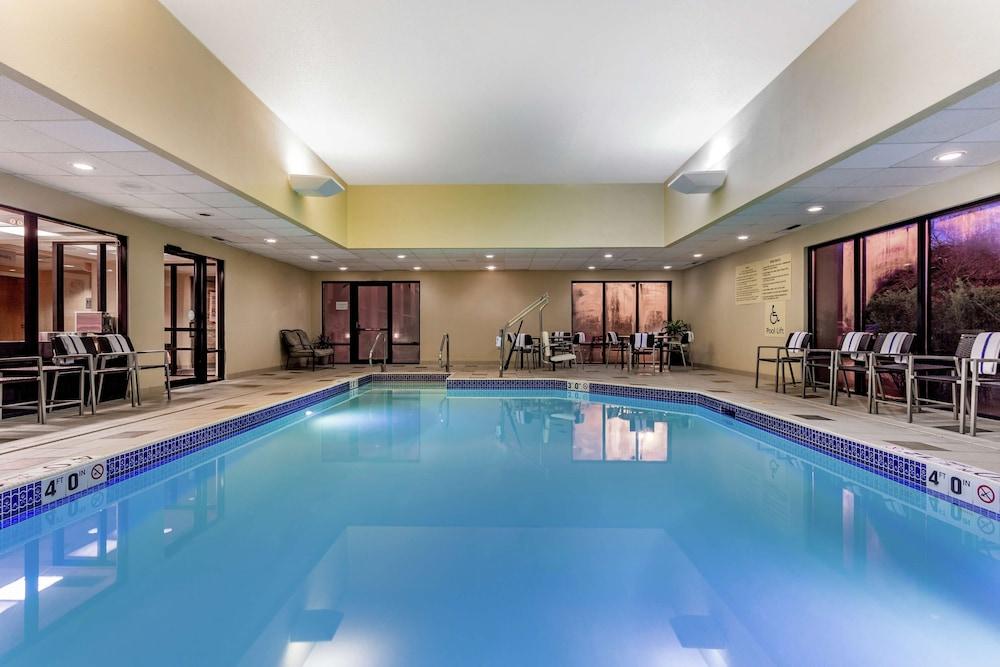 Hampton Inn Milwaukee-Airport photo 18