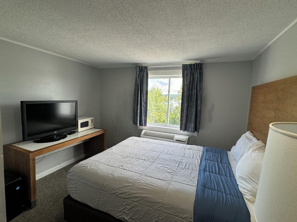 Winnisquam Lake Inn photo 6