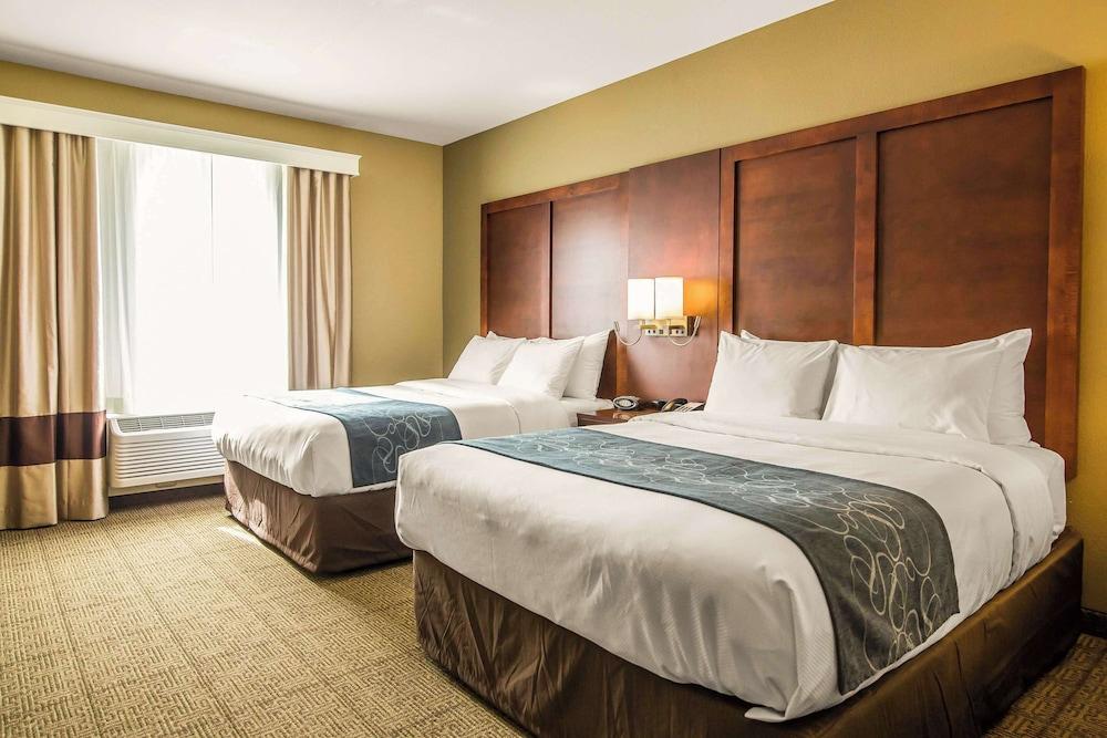 Comfort Suites Dodge City photo 15