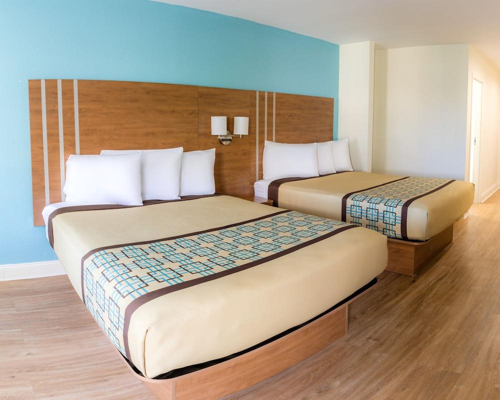 Dunes Inn & Suites photo 3