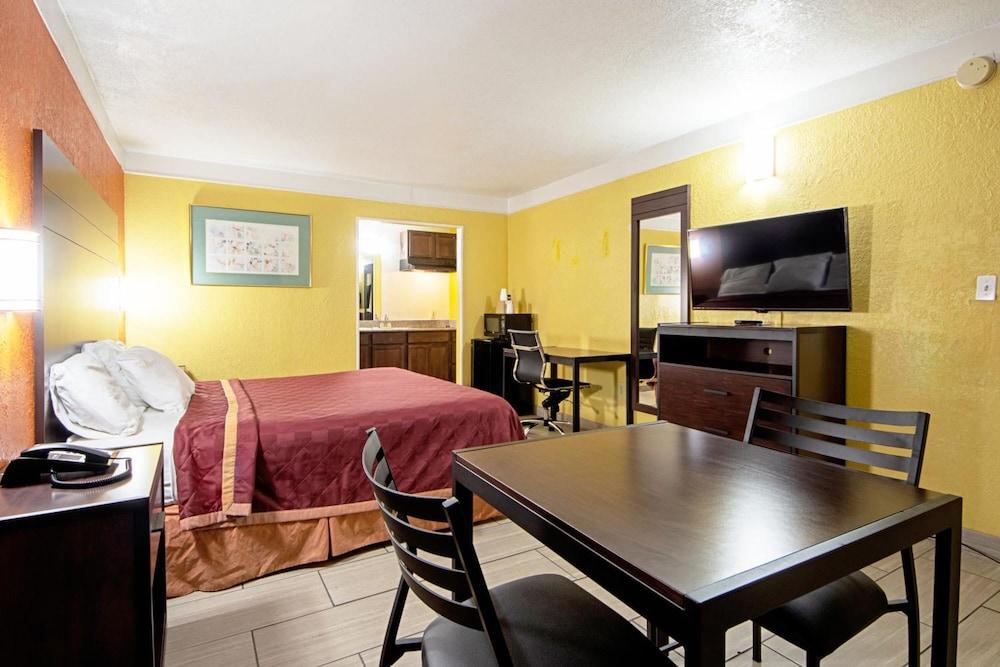 Economy Inn & Suites photo 20