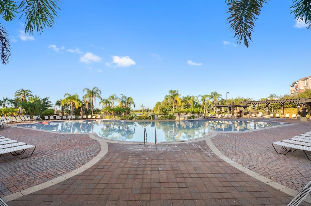 Vista Cay by Orlando Resort Rentals on Universal Boulevard photo 2