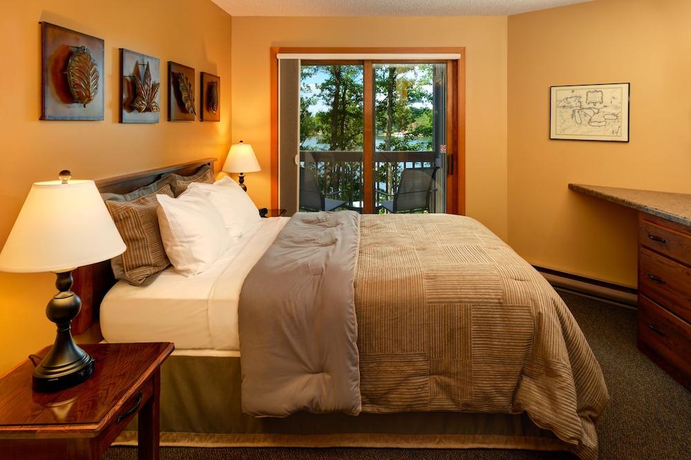 The Pointe Hotel and Suites photo 31