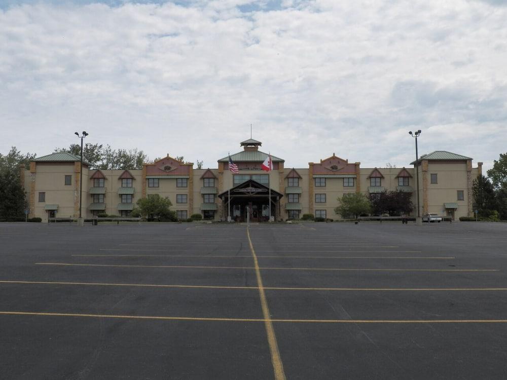Darien Lake Lodge on the Lake photo 16
