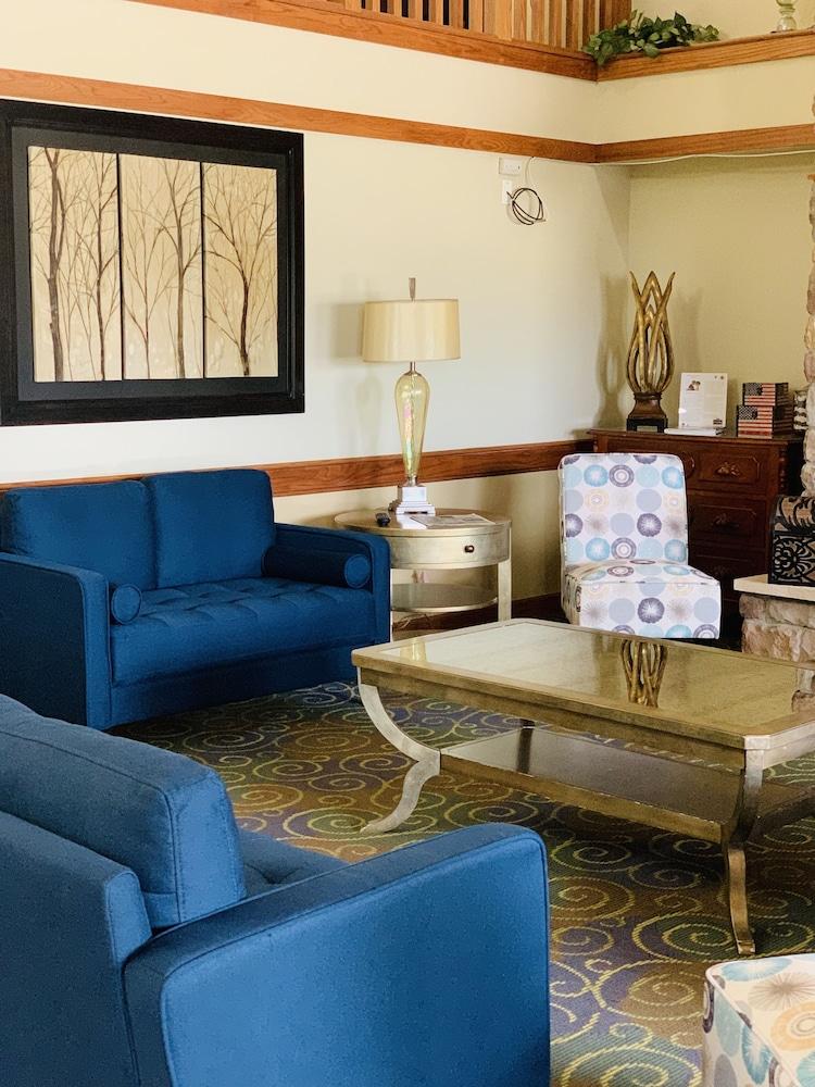 AmericInn by Wyndham Kewanee photo 15