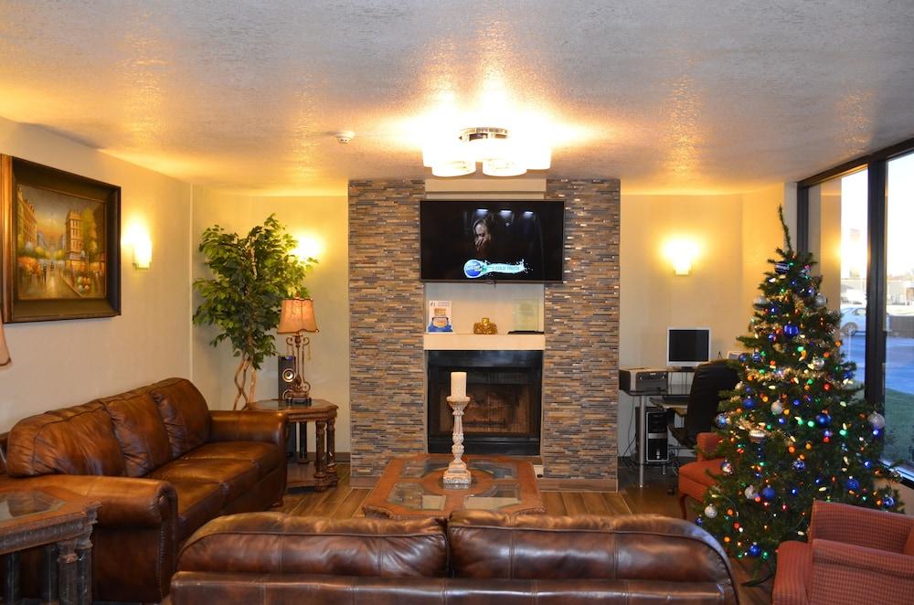 Days Inn by Wyndham Southern Hills/ORU photo 4
