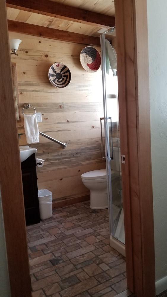 Stone Lizard Lodging photo 47