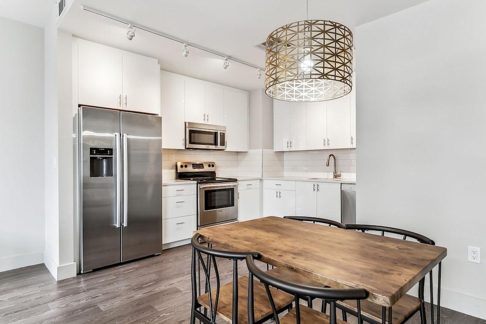 Modern Condos in California Building by Hosteeva photo 80