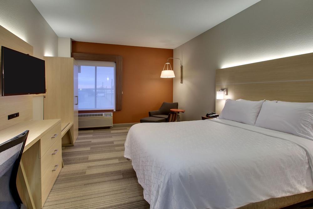 Holiday Inn Express & Suites - Interstate 380 at 33rd Avenue by IHG photo 4