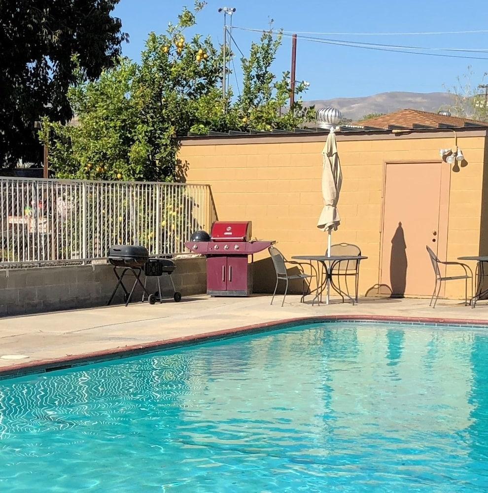 Topper Motel photo 15