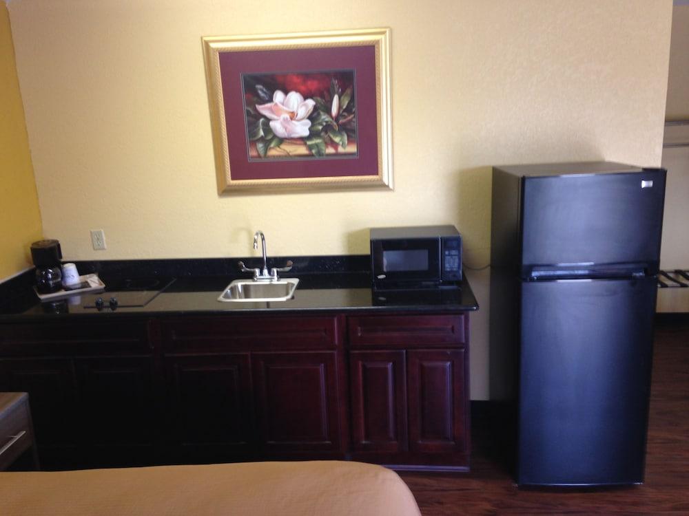 Village Inn Cotulla photo 23