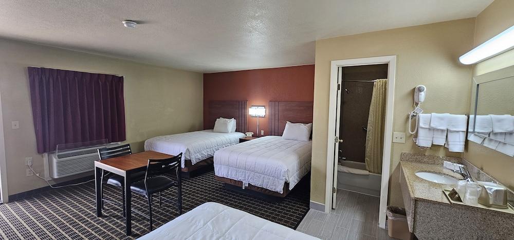 Deluxe Inn Motel photo 17