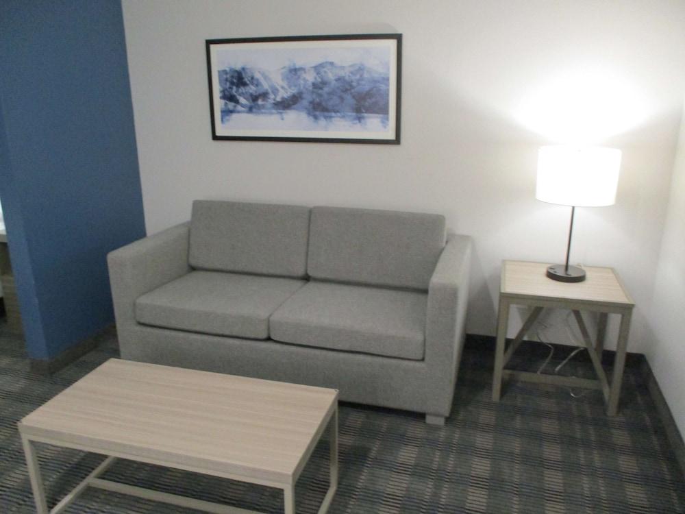 Merica Inn & Suites photo 5