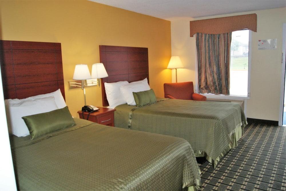 Red Carpet Inn photo 26