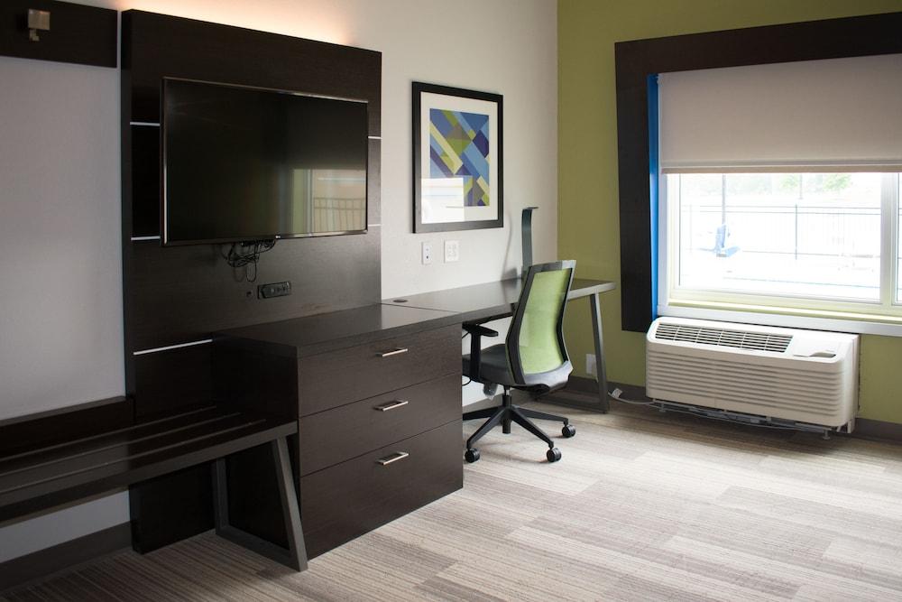 Holiday Inn Express and Suites West Memphis by IHG photo 36