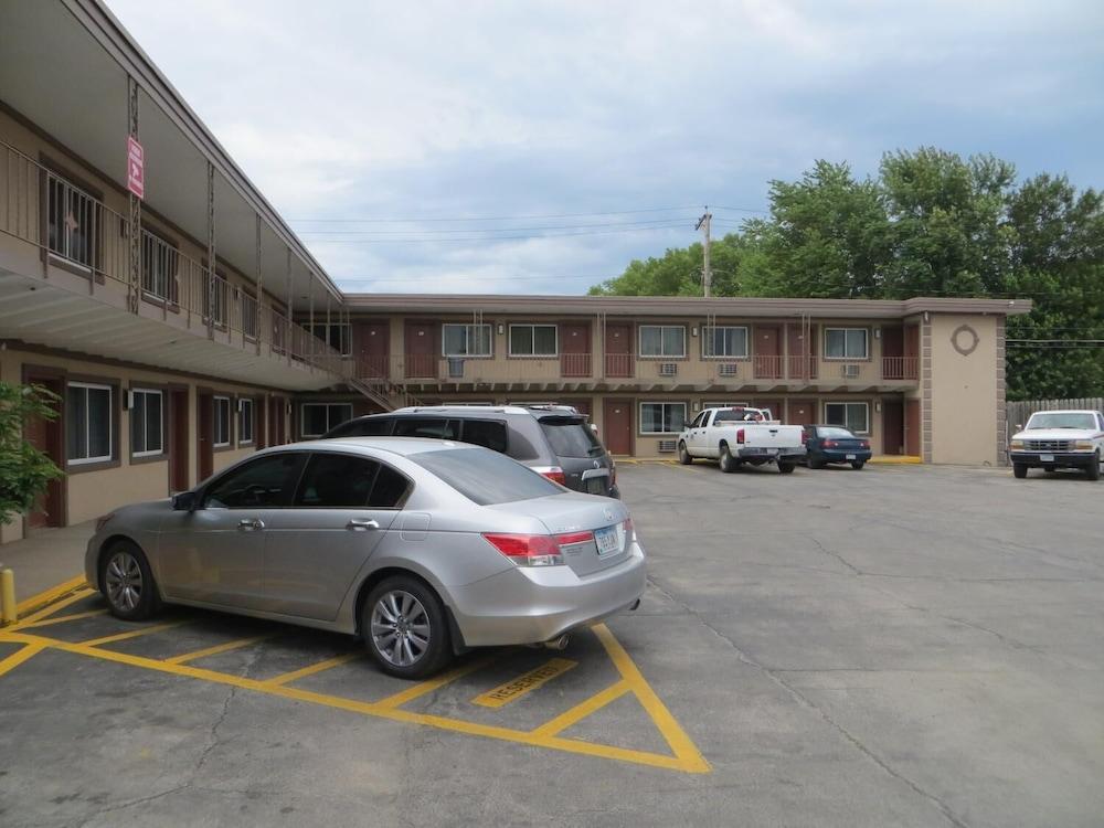 Broadway Inn photo 9