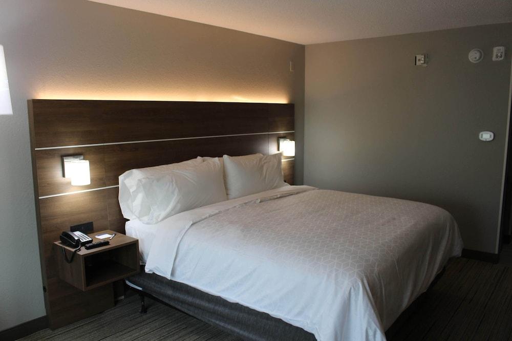Holiday Inn Express & Suites Enterprise by IHG photo 6