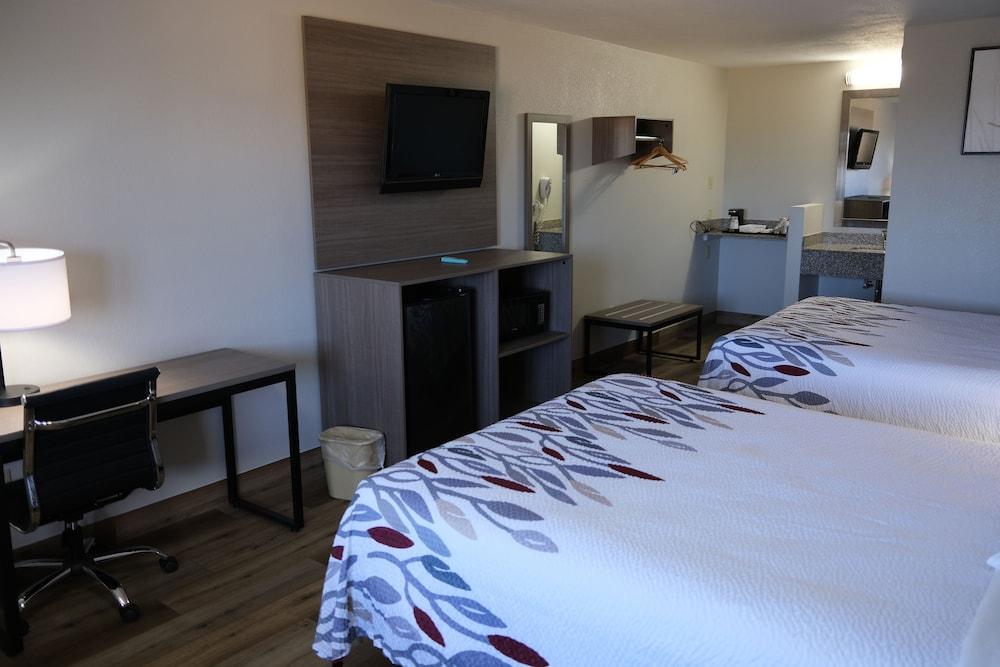 Red Roof Inn Staunton photo 3