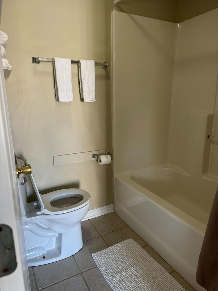 Carlton Marion Inn photo 35