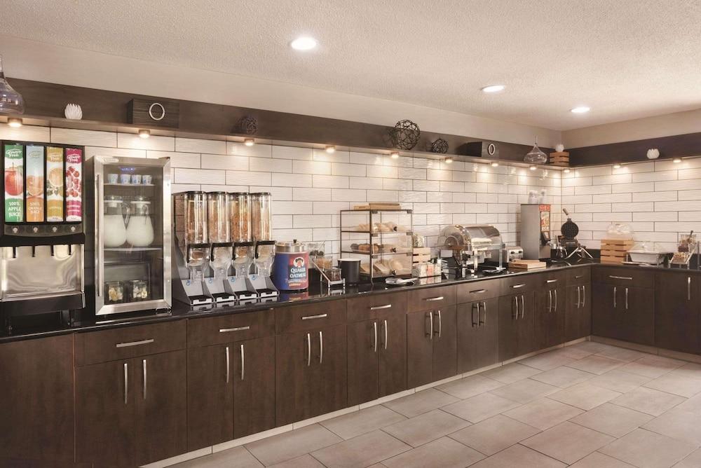 Country Inn & Suites by Radisson Indianapolis East photo 26