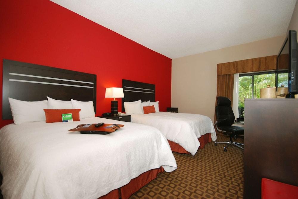 Hampton Inn Fort Myers-Airport & I-75 photo 12