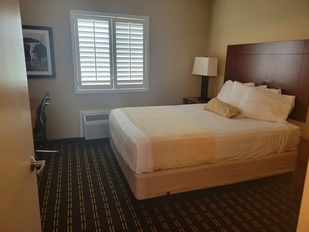 Cotulla Whitten Inn photo 10
