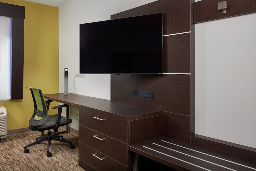 Holiday Inn Express Amherst - Lockport by IHG photo 31