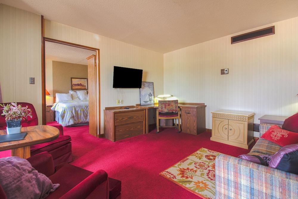 HomeTown Inn by OYO - Liberal, KS photo 25