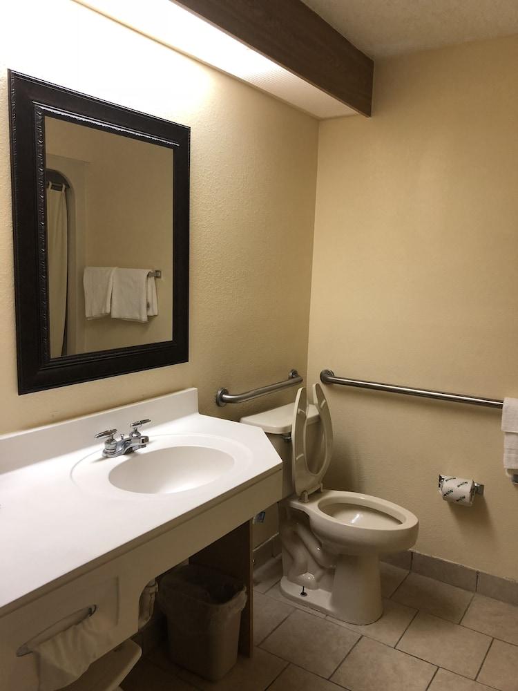 Econo Lodge London North photo 28