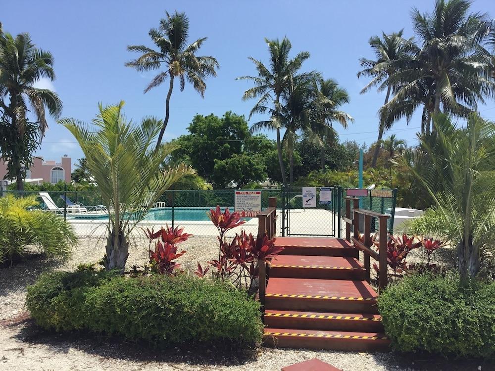 Edgewater Lodge photo 19