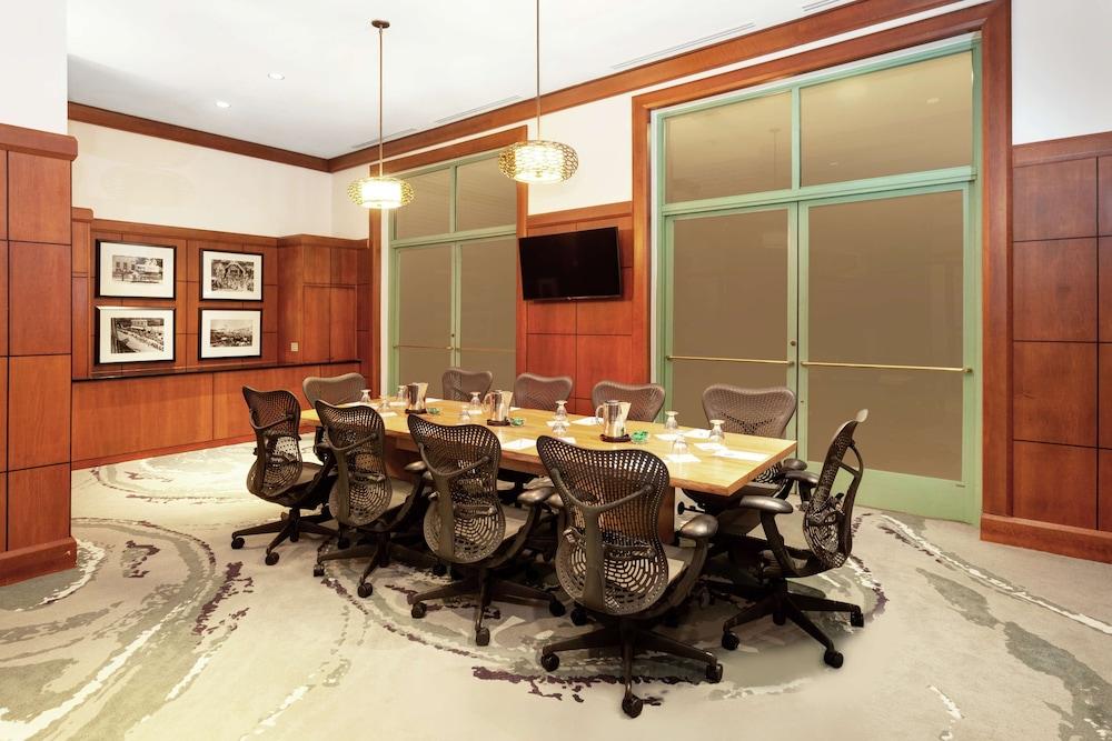 Hilton Garden Inn Chicago North Shore/Evanston photo 49