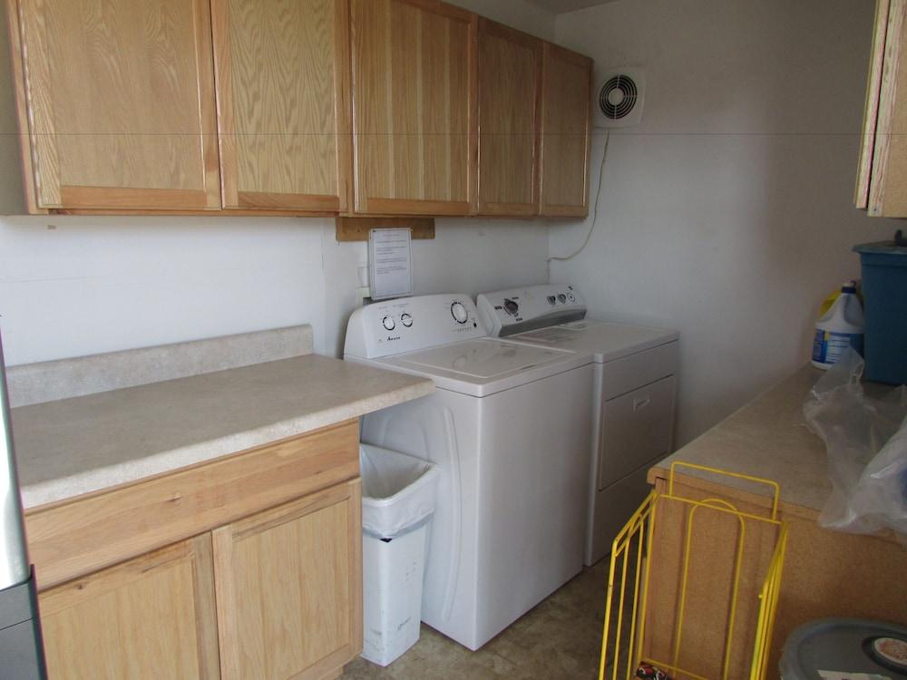 Douglas Inn & Suites photo 43