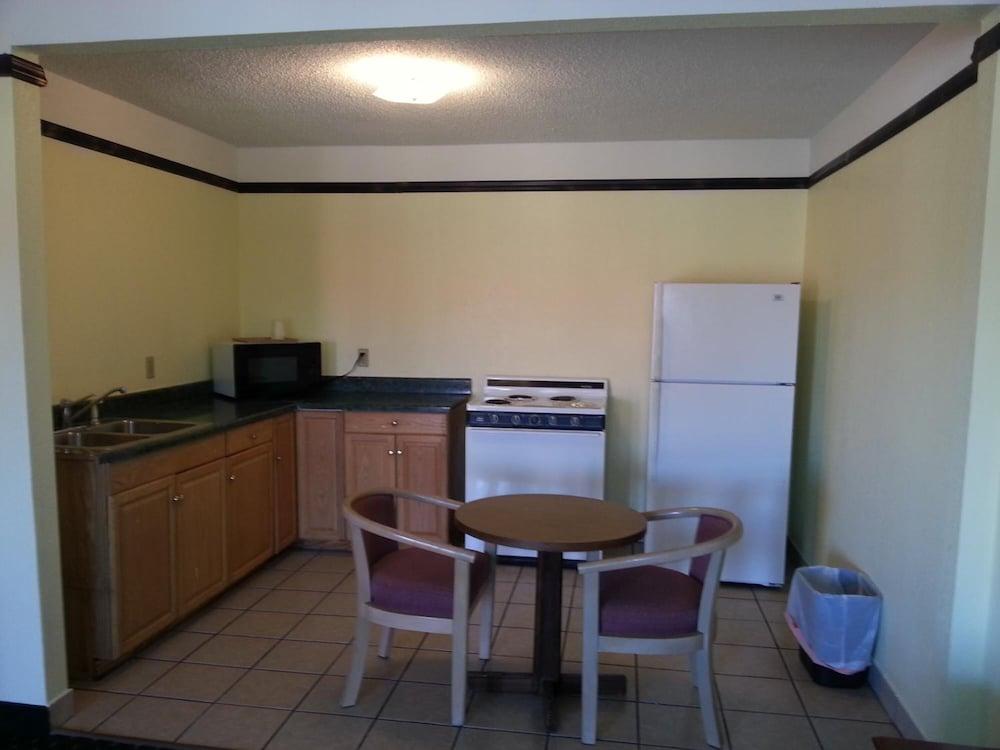 Tower Motel photo 7