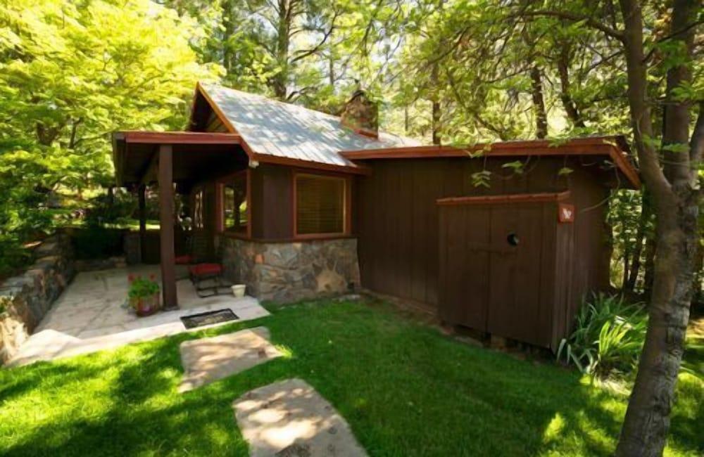 Orchard Canyon on Oak Creek photo 2