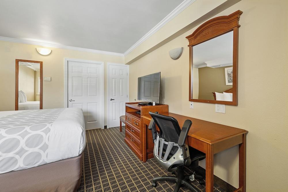 Alexis Park Hotel photo 18