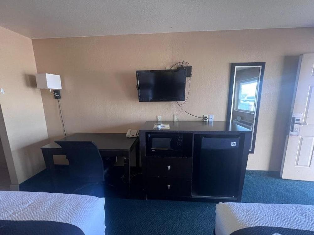Antler's Inn Motel photo 14
