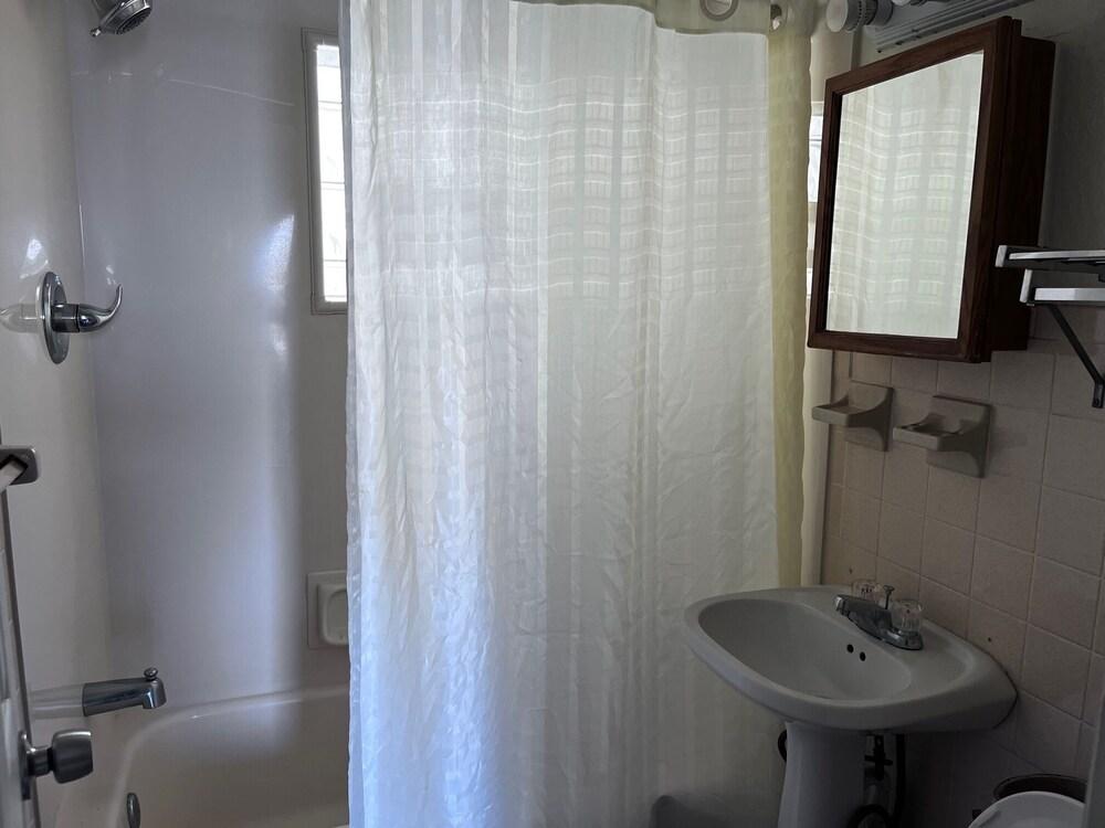 Condor Motel photo 46