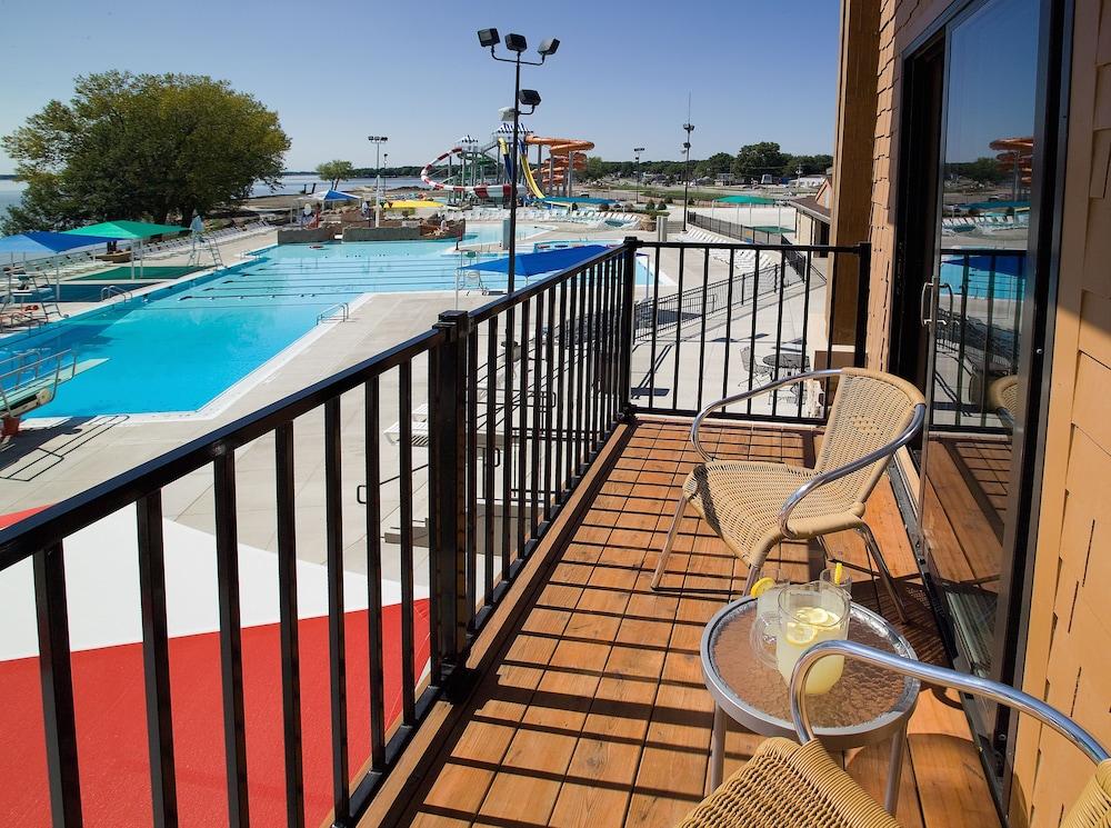 King's Pointe Waterpark Resort photo 2